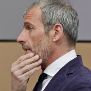 Progetto CMR, Studio für integrale Planung aus Mailand — Entwurf des Schreibtischs Elite und des Chefsessels Lead von Las Mobili
