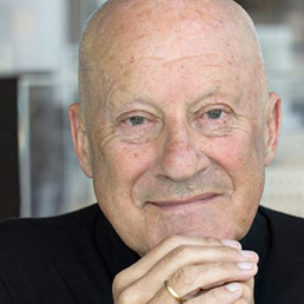Norman Foster, Architekt des Tecno Tischsystems Nomos und der Kollektion Cosmos