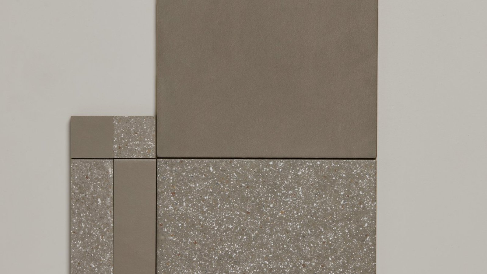 Time von Mutina mit Rough und Smooth Texturen in einer Fläche kombiniert