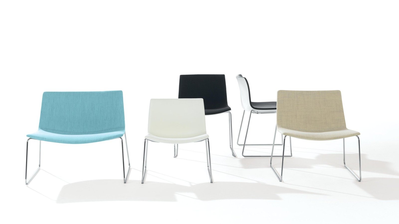 Designerstuhl Catifa 53 von Arper mit Polypropylenschale auf Vierfussgestell aus Eiche