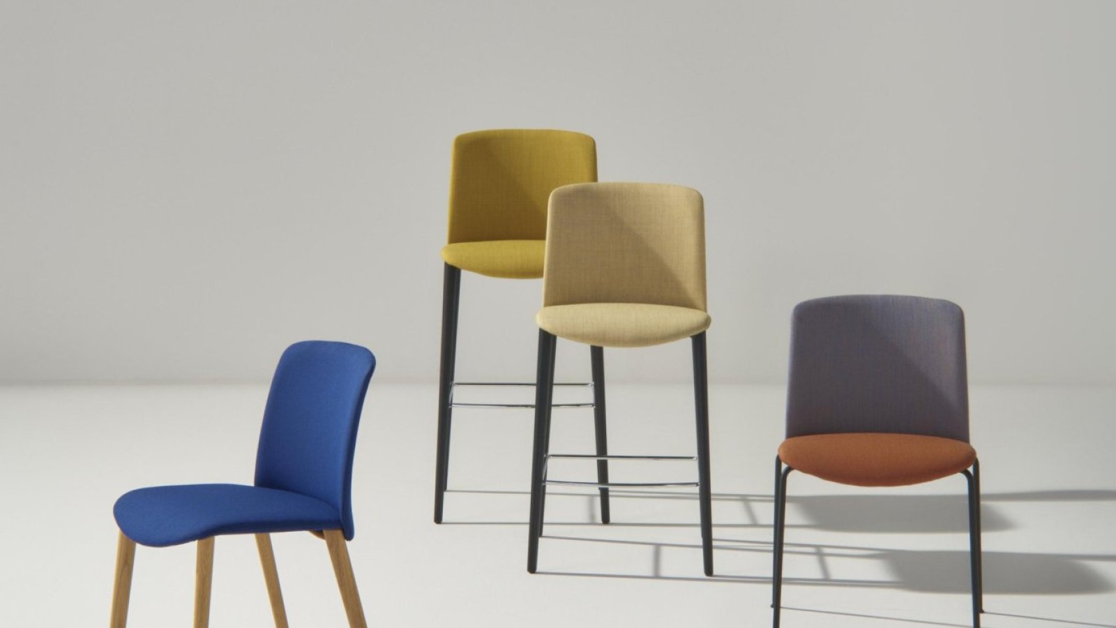 Mixu Designstuhl von Arper mit gemischten Sitz- und Rückenmaterialien im Essbereich