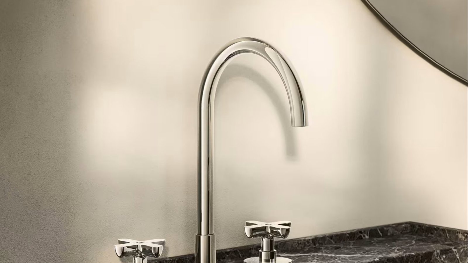 Design-Armatur Icona von Fantini am Waschtisch