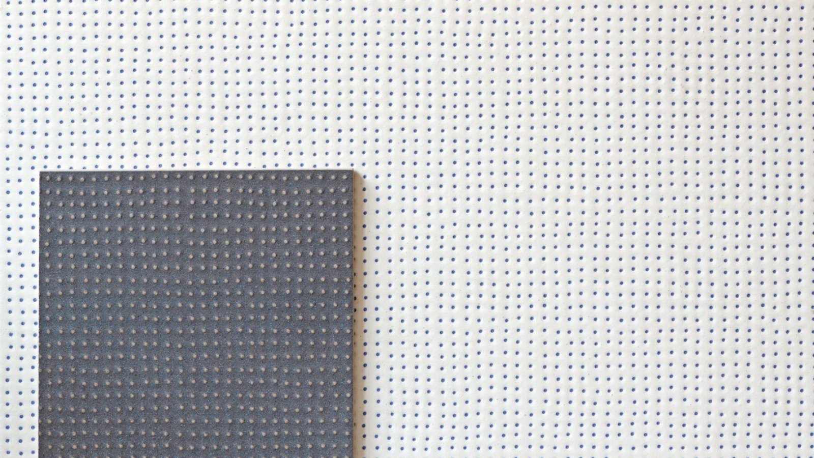 Pico von Mutina, Textur Down Natural in Blanc mit vertieften Punkten