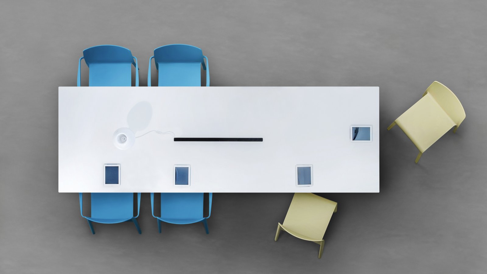 Konferenztisch Arki-Table von Pedrali mit Staffelei-Beinen aus Stahl und dünner Kompaktplatte
