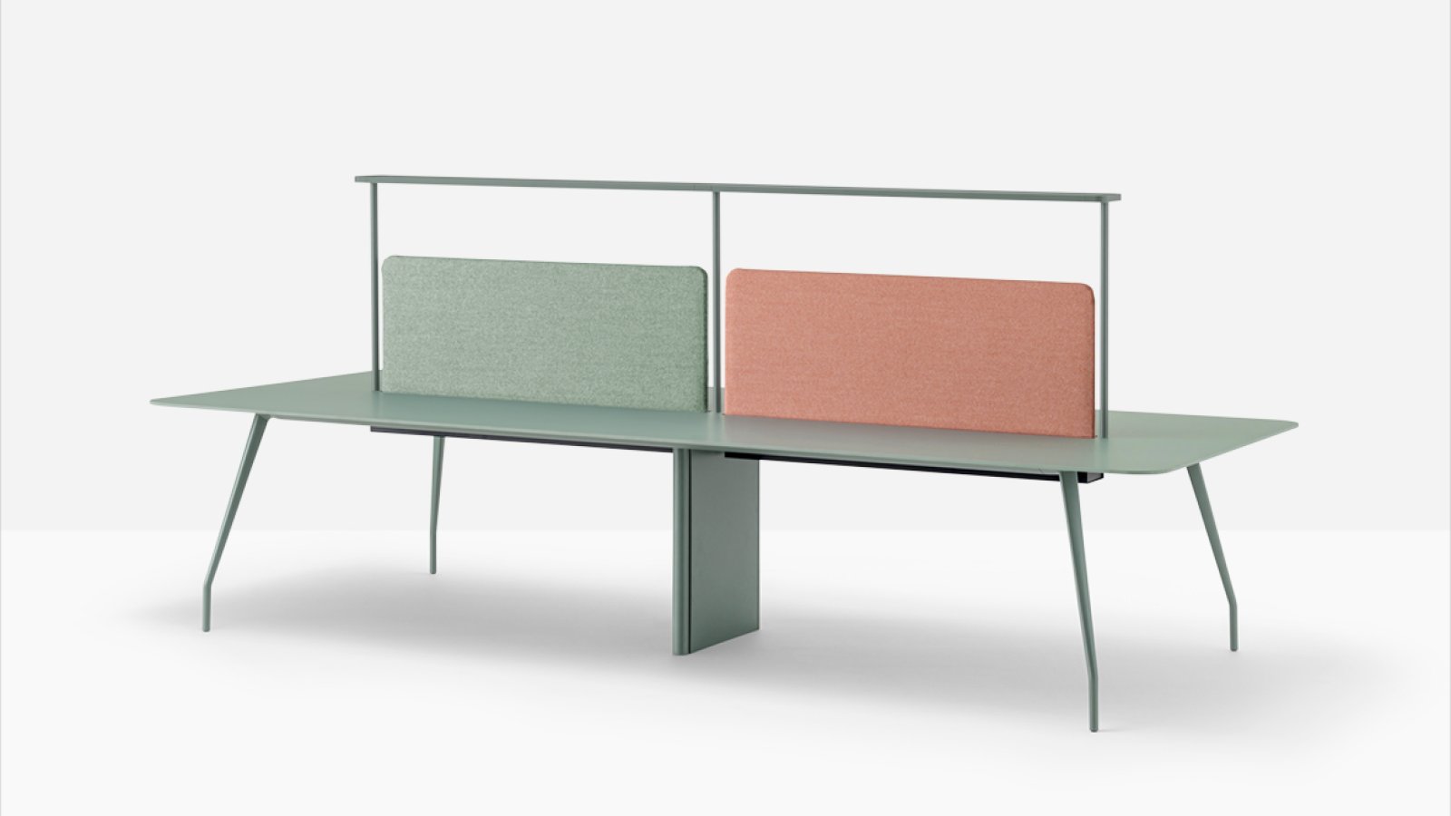 Ergonomischer Schreibtisch Rizz von Pedrali mit weißer Schichtstoffplatte und Aluminiumbeinen