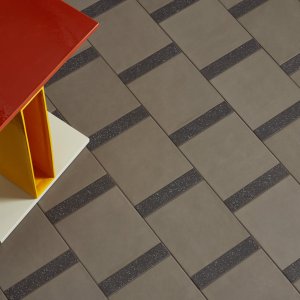 Time Fliese Virginia Blue Rough von Mutina, unglasiertes Feinsteinzeug