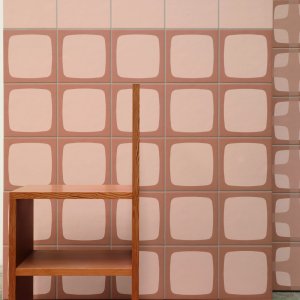 Betty Frame Fliese von Mutina mit Grafikelement