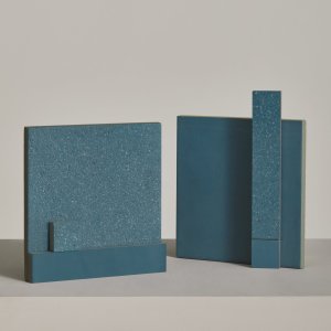 Rough und Smooth im selben Farbton bei Time von Mutina