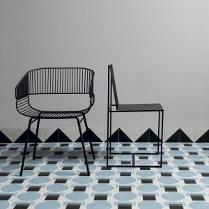 Futura Half Black und Half Blue in einer Komposition