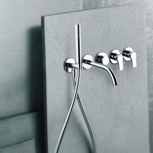Wandmischer AL/23 mit gebogenem Auslauf und Hebel auf zwei runden Rosetten