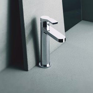 Flacher Auslauf und flacher Hebel des AL/23 von der Seite gesehen