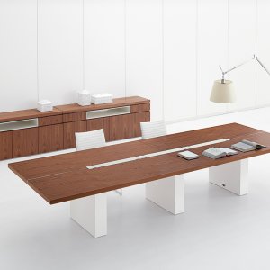 Weißes Leder auf der Platte des Archiutti Schreibtischs