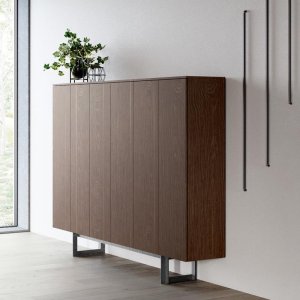 Weiße Fenix-Platte auf einem Ellan-Schreibtisch mit weiß beschichtetem Eisen