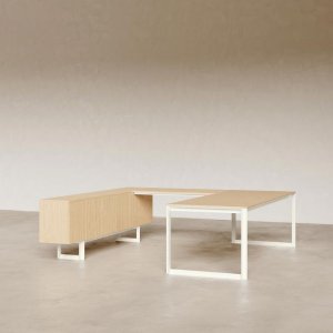 Hängendes Ellan-Regal mit 240 cm Breite und weißer Rückwand