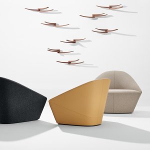 Colina neben dem modularen Sofa Loop