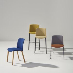 Mixu Designstuhl von Arper mit gemischten Sitz- und Rückenmaterialien im Essbereich