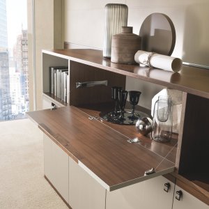 Niedriger Schrank mit 284,5 Zentimetern