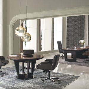Komposition aus Schreibtisch, Anbaumöbel und Schrank