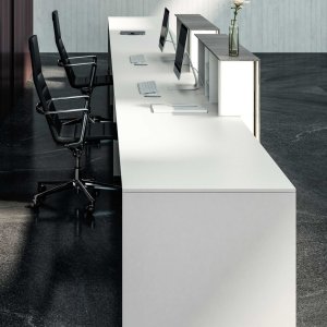 Glaskeramik-Regal mit 45-Grad-Fase am Lux System