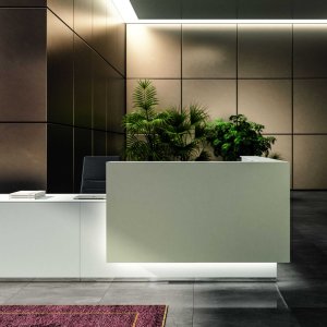 Bedienerseite der Lux Theke mit Kabelschale