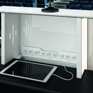 Gesamtansicht einer Lux Rezeption mit drei Lichtzonen