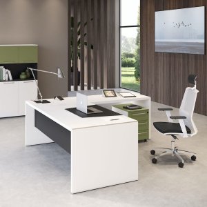 Grossraumbüro mit ergonomischen Schreibtischen Attiva und Rollcontainern von Codutti