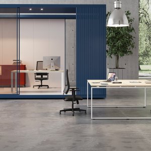 Loft-Arbeitsplatz im Grossraumbüro