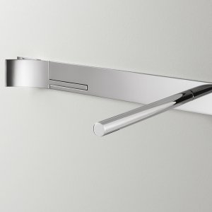 Detail des Cut Plus Wandmischers in poliertem Edelstahl