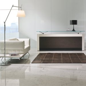 Wange mit Lederkanten und furniertem Kern