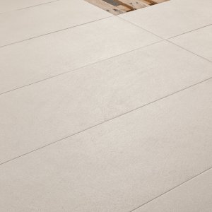 Aussenterrasse mit Déchirer belegt