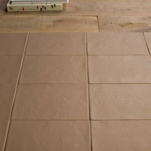 Detail der Bas-Relief Textur Cloud von Mutina