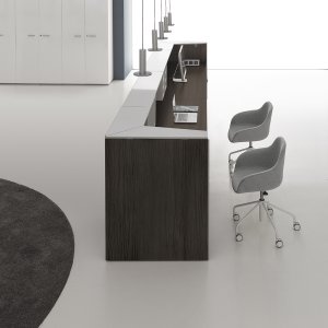 Barrierefreies Modul des Empfangstresens Qubo auf 74 cm Höhe