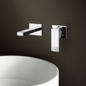 Auslauf und Wasserstrahl des Mint-Mischers aus der Nähe