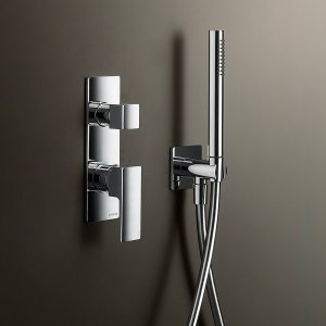 Wandarmatur Mint mit Rosetten und 19 cm Ausladung in Chrom über dem Becken