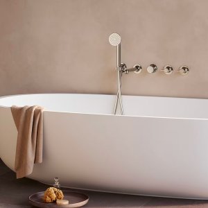 Deckenbündige Kopfbrause Acquafit von Fantini mit dem Muster ihrer Düsen