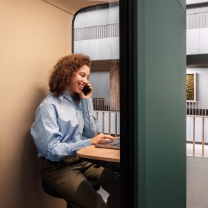 Belegungsanzeige auf dem Dach der Framery One Compact Kabine