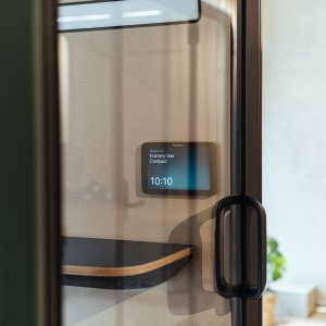 Videokonferenz mit Videolicht in der Framery One Compact
