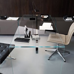 Rückseitig lackierte Kristallplatte des Air Desk