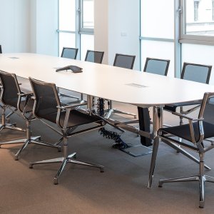 Auto-Return-Drehmechanik des Konferenzstuhls von ICF Office