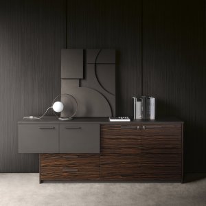 Platte in Ebenholz-Typ auf dem Schreibtisch Inca