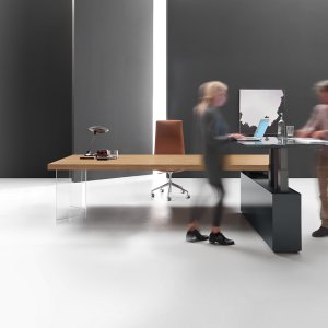 Kyo Konferenztisch mit elektrifizierten Beinen