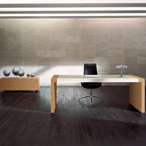 Designer-Schreibtisch Kyo von Martex mit 70-mm-Holzbein