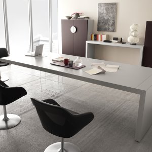 Holzbein und Platte des Kyo im gleichen 70-mm-Querschnitt