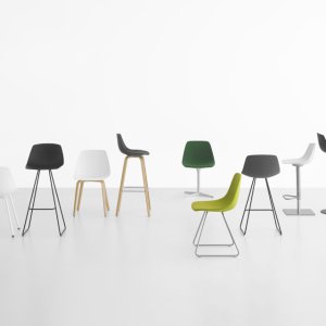 Designbarhocker Miunn von Lapalma mit Formholzschale