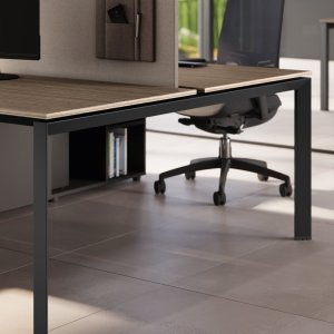 Operative Desking-Bench 5th Element von Las Mobili auf trapezförmigen Brückenbeinen aus gezogenem Stahl