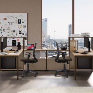 Open-Space-Etage mit Sigma-Arbeitsplätzen von Las Mobili