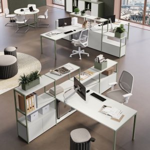 Arbeitsplatzsystem Sigma von Las Mobili mit Bench-Workstations auf quadratischen Stahlbeinen