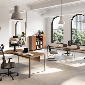 Zentrales Sigma-Benchbein mit inspektionierbarer WIRE-MANAGER-Verkleidung