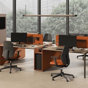 Metallregal mit Sigma-Andockmodul bündig zur Arbeitsplatte