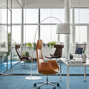 Zweifarbiger Nordic mit kontrastierenden Kissen